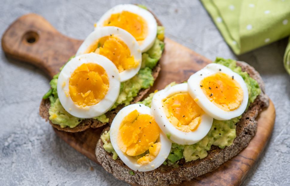 Tostada de aguacate y huevo.