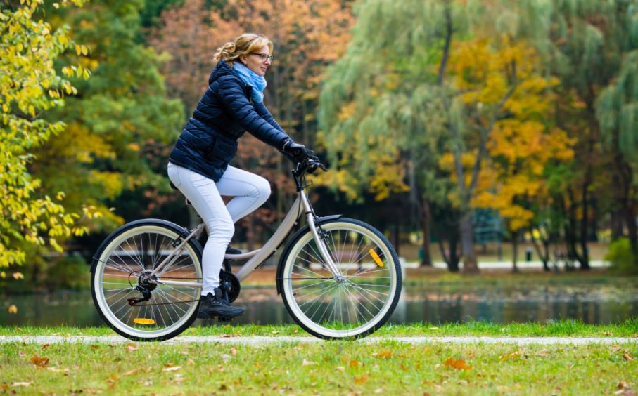 Usar bicicleta  y dejar de usar carros en mal estado