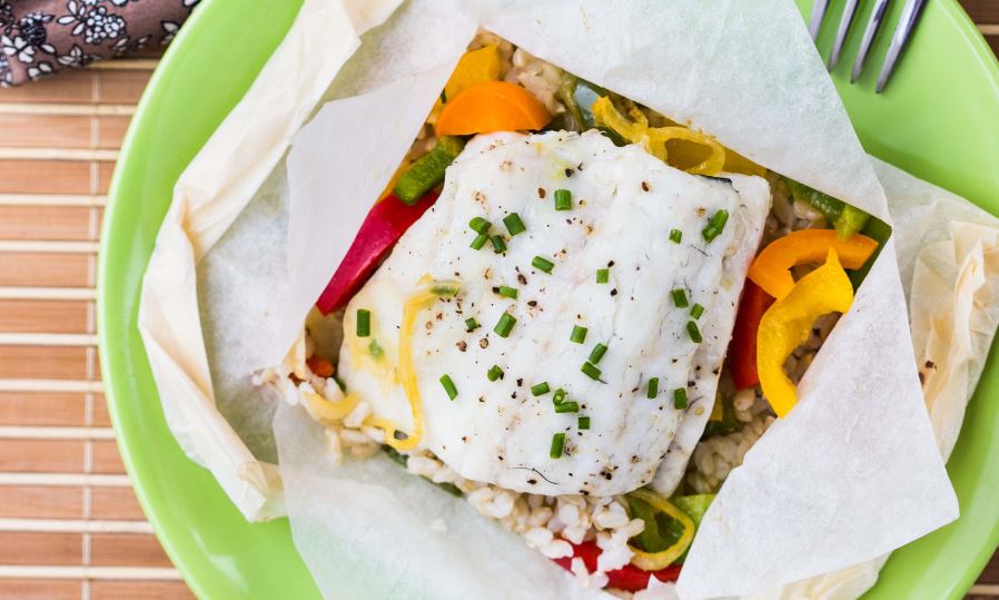 Bacalao en papillote con verduras.