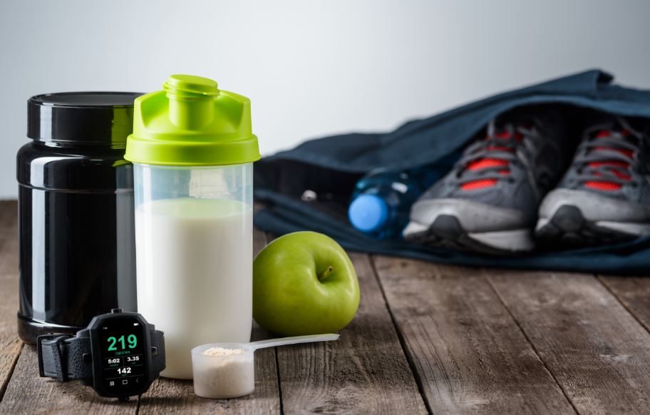 Entrenar con batido de proteínas.