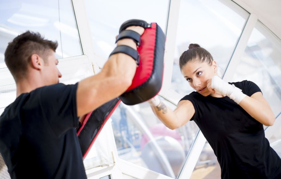 Practicar kickboxing.