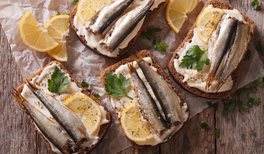 Tosta de sardinas y crema.