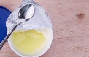 Yogur caducado.