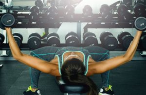 Rutina de 4 ejercicios para tonificar el pecho