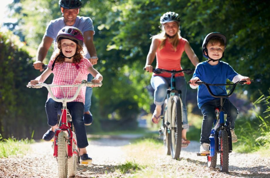 Hacer ejercicio en familia refuerza el vínculo afectivo Hacer ejercicio en familia refuerza el vínculo afectivo
