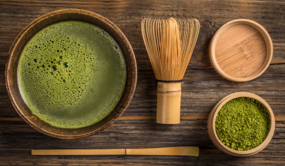 Beneficios de beber té verde matcha.