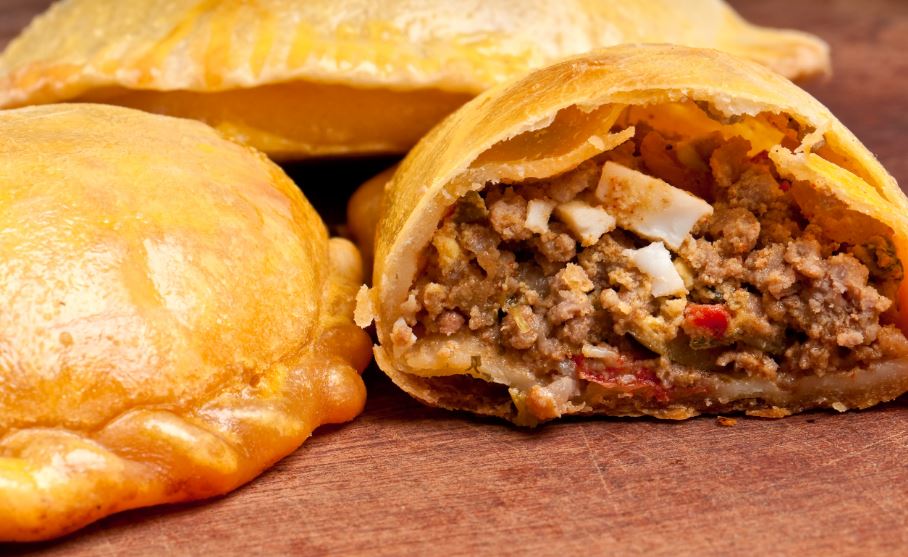 La empanada de carne es un alimento típico de Costa Rica.