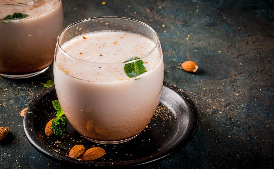 Leche condensada con almendras.