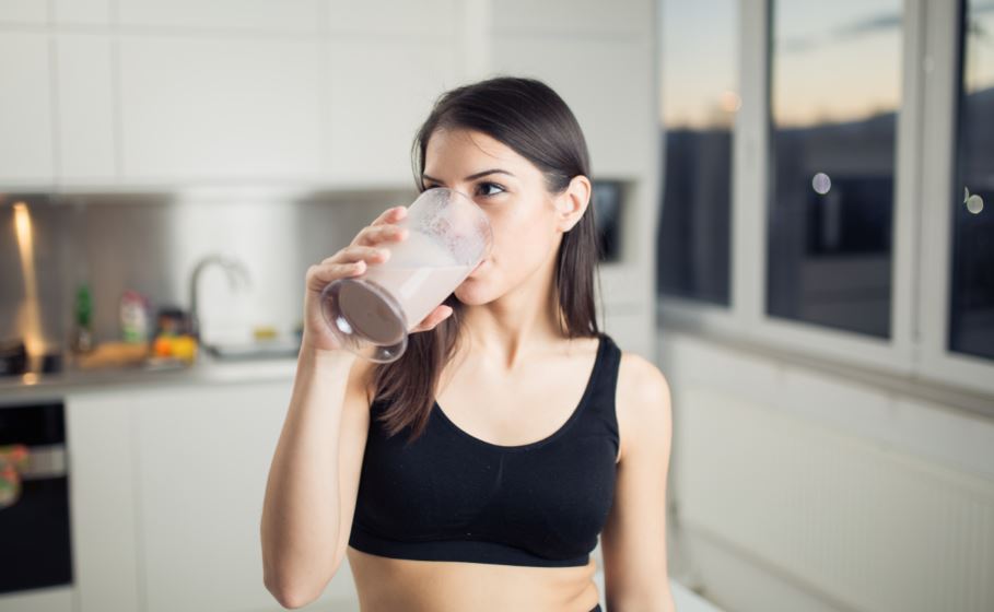 Tomar proteínas de suero de leche.