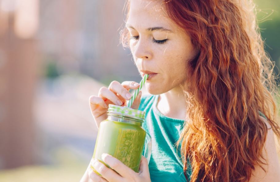 Batido de proteínas natural con manzana verde y tofu.