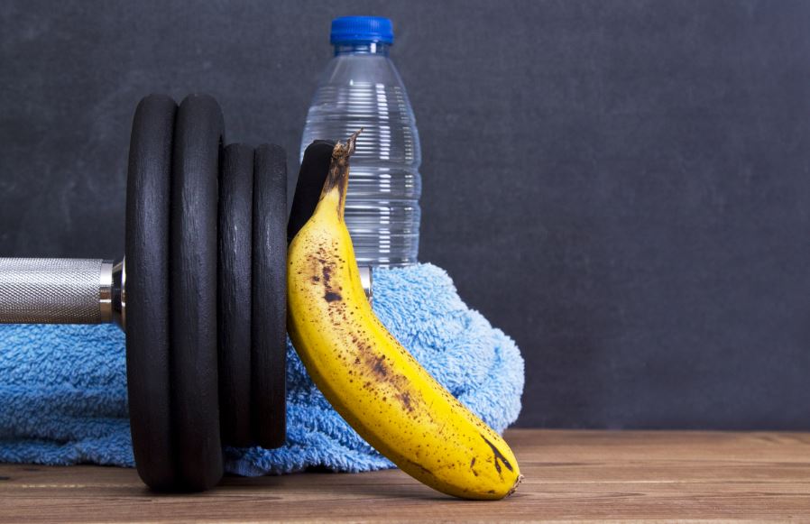 beneficios del plátano en los deportes de fuerza.