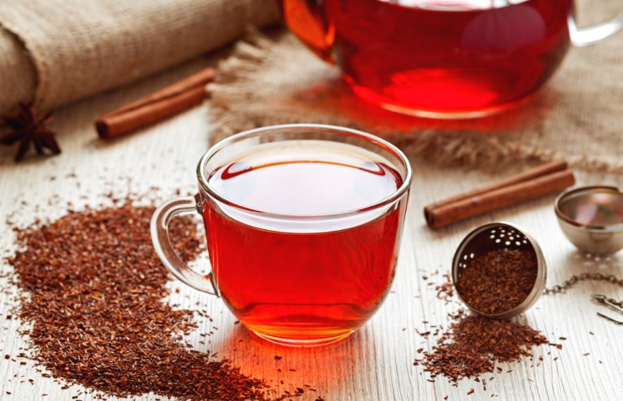 Beber té rojo.