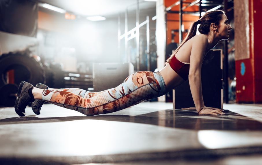 Agrega el burpee a tu rutina.