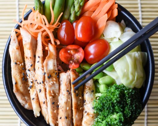 Ensalada de pollo escabechado.