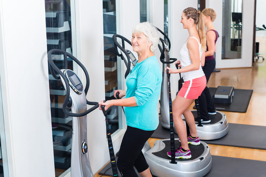Si estás buscando perder peso, tonificar o ganar músculo, puedes considerar incluir los entrenamientos con vibración.