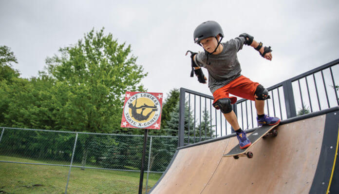 Como cualquier otro deporte, practicar skate mejora la forma física del cuerpo y ayuda a quemar calorías.