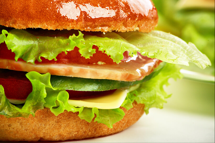 Una alimentación rica en grasas puede provocar sobrepeso.