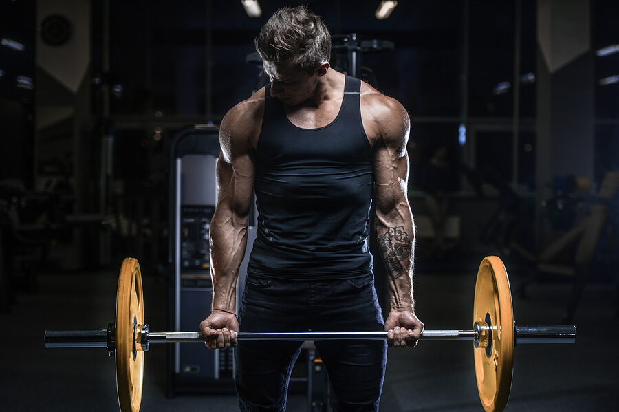 Si entrenas ejercicios de fuerza, tendrás menos lesiones y mejores resultados físicos que con otro tipo de actividades deportivas.
