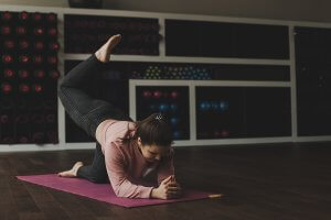 ¿Es bueno cenar y hacer ejercicio antes de dormir?