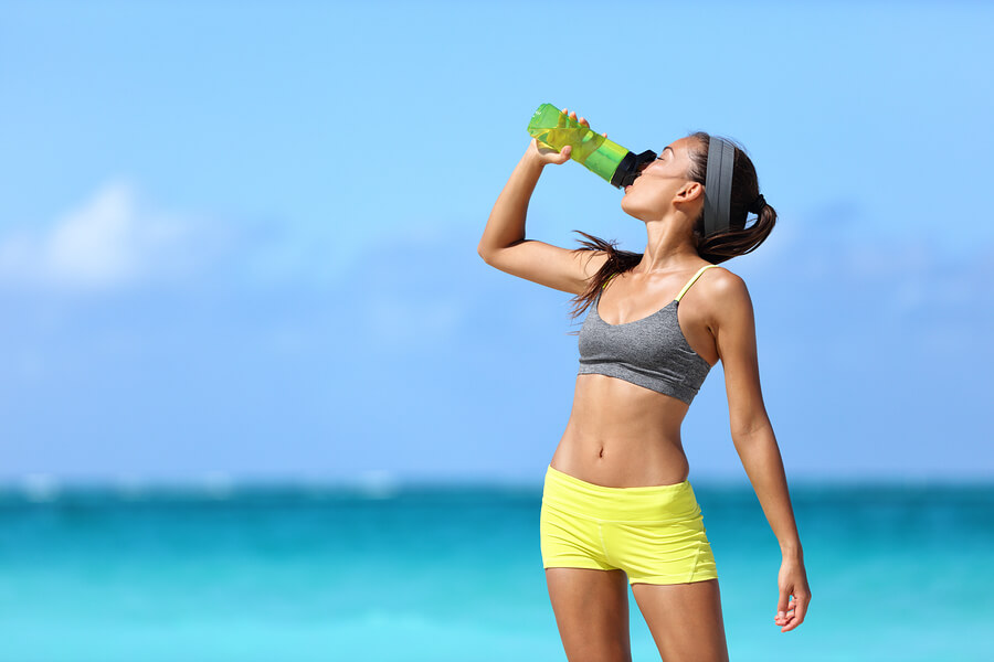 La deshidratación baja tu rendimiento deportivo notablemente, gracias a los síntomas que se presentan.