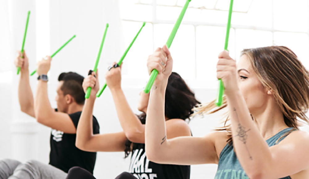 Una sesión de Pound Fitness tiene una duración de 50 minutos.