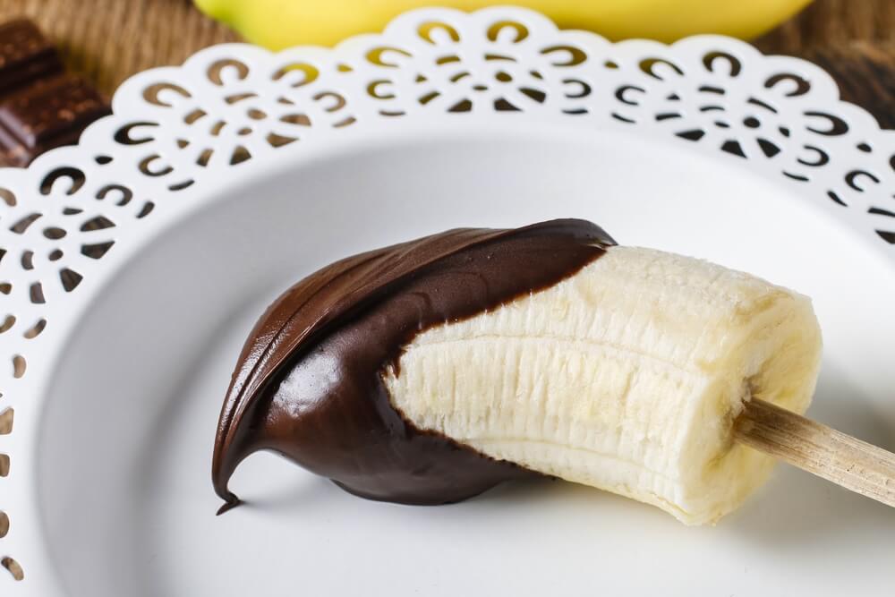 banana bañada en chocolate