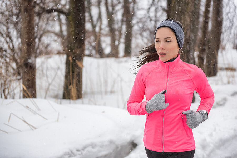 ¿Qué le pasa a tu cuerpo al correr con frío?