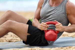 6 ejercicios de core con kettlebell