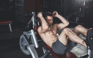 Hack squat: un ejercicio simple para los cuádriceps y los músculos glúteos