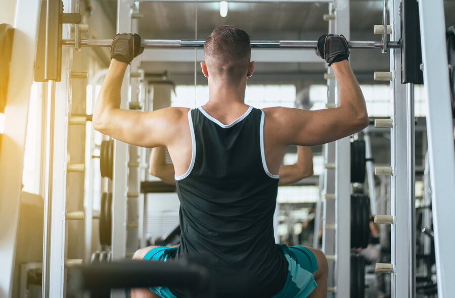 Los ejercicios sin flexiones que te ayudan a fortalecer tu espalda