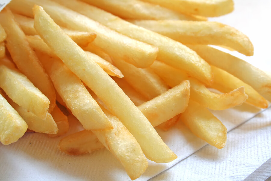 Las patatas fritas son una de las formas más populares de cocinarlas y, al mismo tiempo, uno de los modos menos sanos de hacerlo.