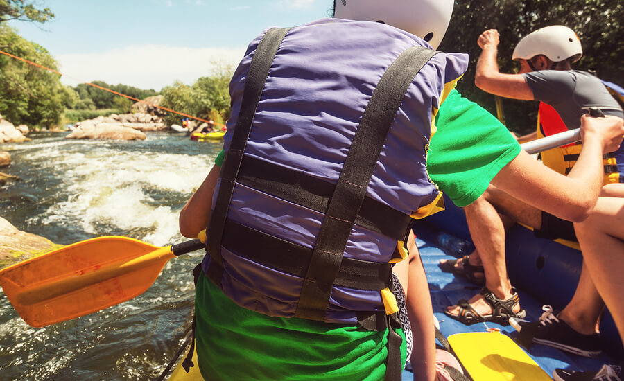 Dentro de los deportes de aventura, el rafting es ideal para compartir experiencias con amigos.