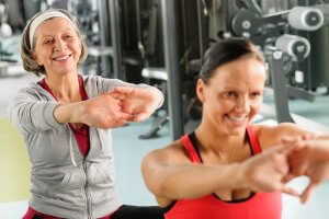 Cómo hacer movimientos de entrenamiento de fuerza para mujeres mayores de 50
