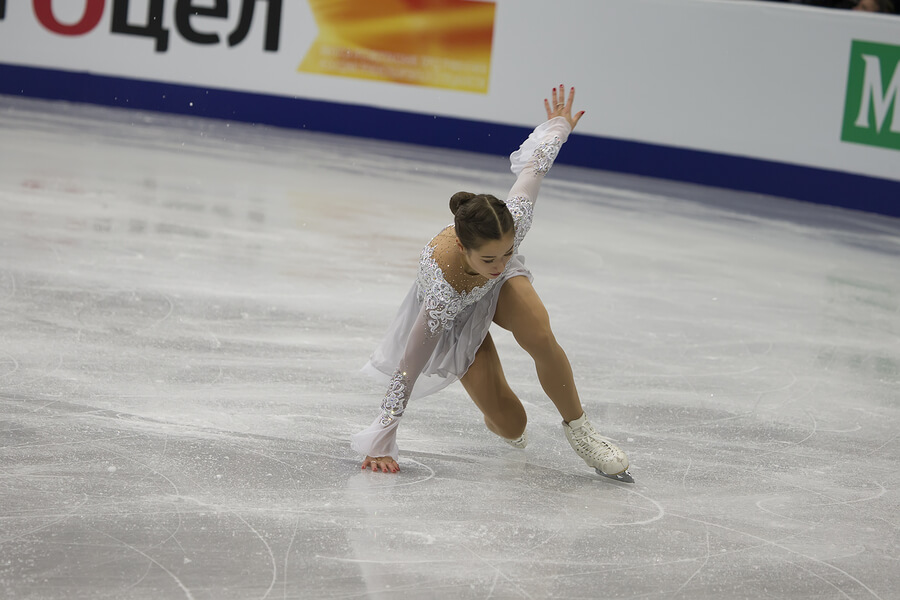 El patinaje artístico sobre hielo es un deporte muy elegante.