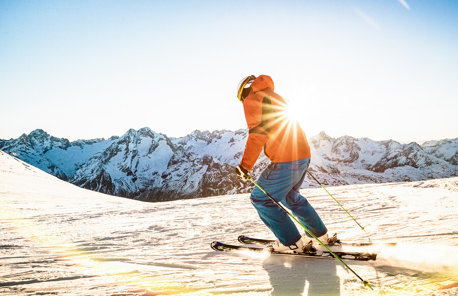 El esquí alpino es uno de los deportes de invierno más practicados.