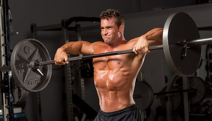 Los ejercicios de remo permiten fortalecer varios grupos musculares al mismo tiempo.