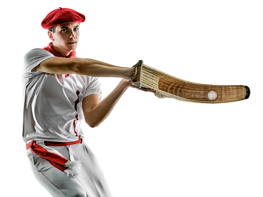 Una de las modalidades de la pelota vasca es el jai alai.