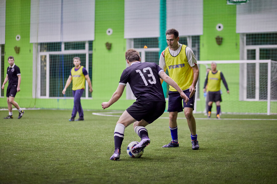 El reglamento del fútbol sala determina por ejemplo la cantidad de jugadores.