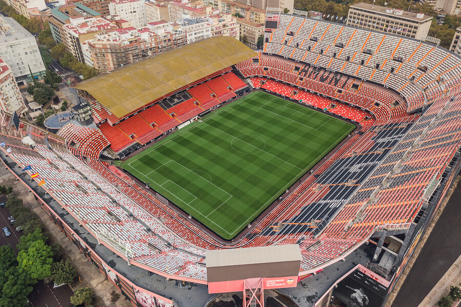 Tras las reformas, el Mestalla se convirtió en uno de los estadios más grandes de España.