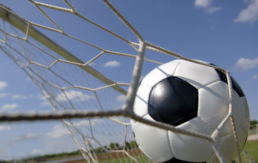 Jugar al fútbol en terrenos municipales implica seguir las reglas de cada localidad.