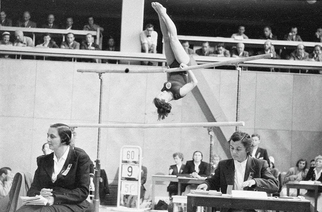 La atleta rusa María Gorokhovskaya compitiendo en los Juegos Olímpicos.