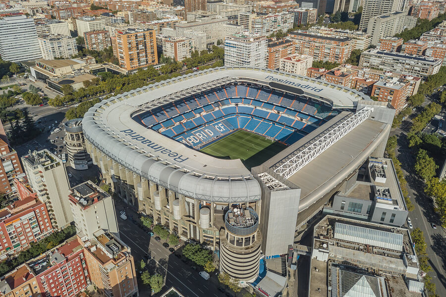 El Bernabeu es uno de los estadios más grandes del mundo.