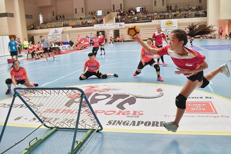 Niños jugando al tchoukball, uno de los deportes alternativos de mayor crecimiento en el último tiempo.