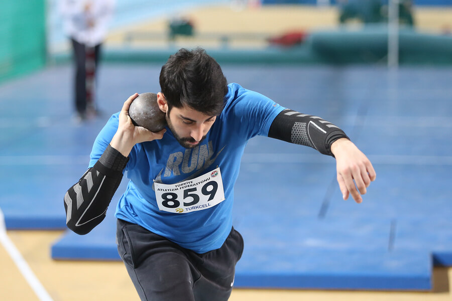 El lanzamiento de bala es una de las pruebas del decatlón.
