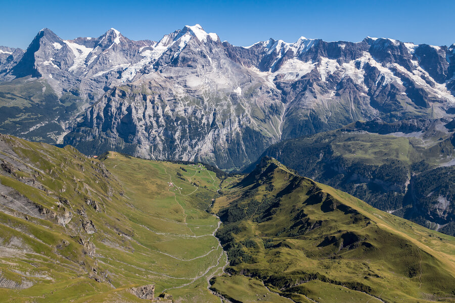 Los Alpes Berneses se ubican en Suiza.