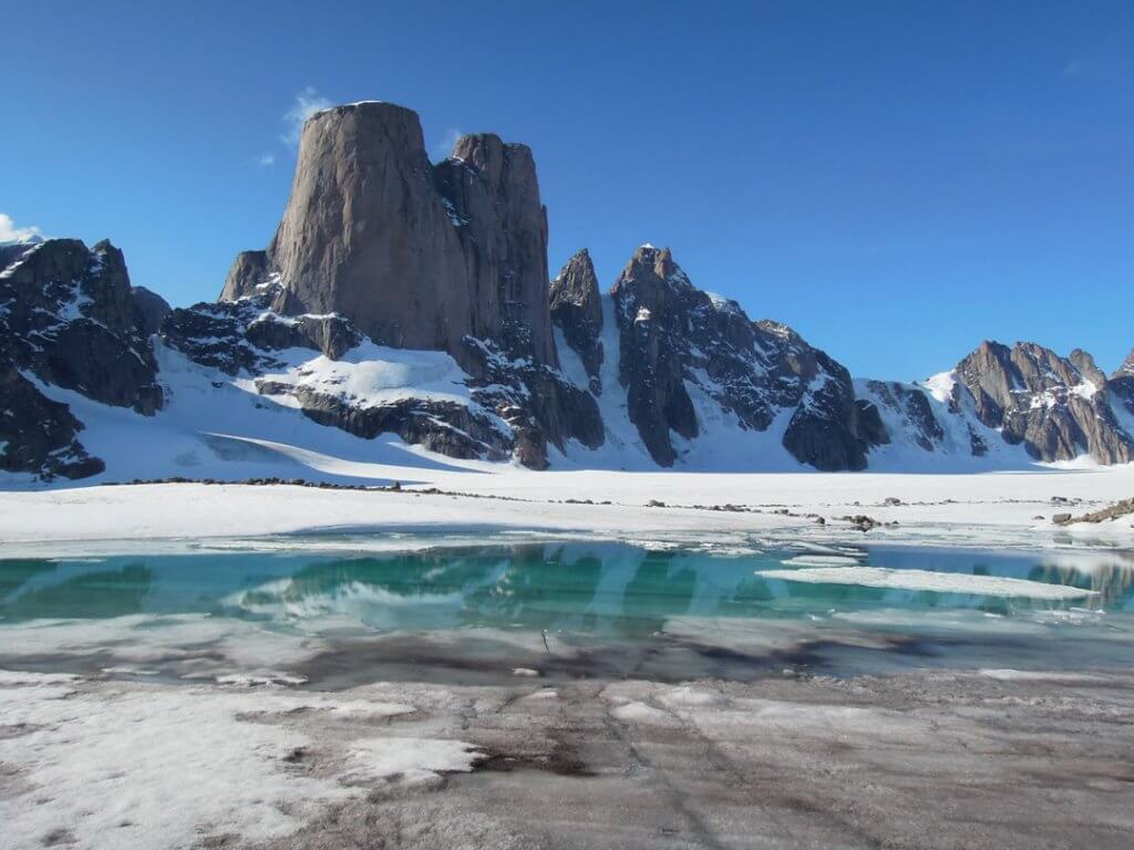 El Monte Asgard se localiza en pleno Círculo Polar Ártico.