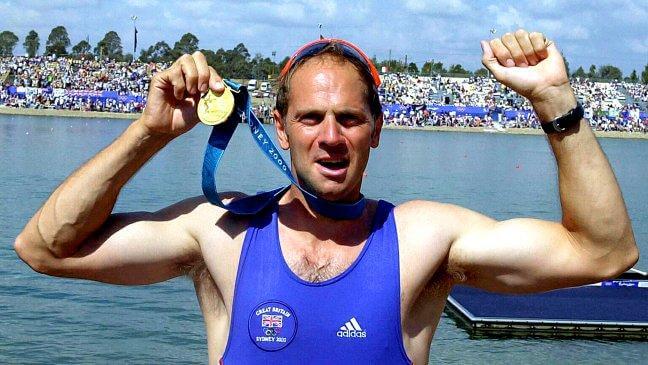 Steve Redgrave luego de ganar una nueva medalla olímpica.