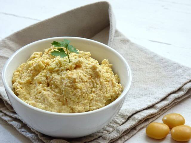 Hummus de altramuces como entrada para el menú navideño.