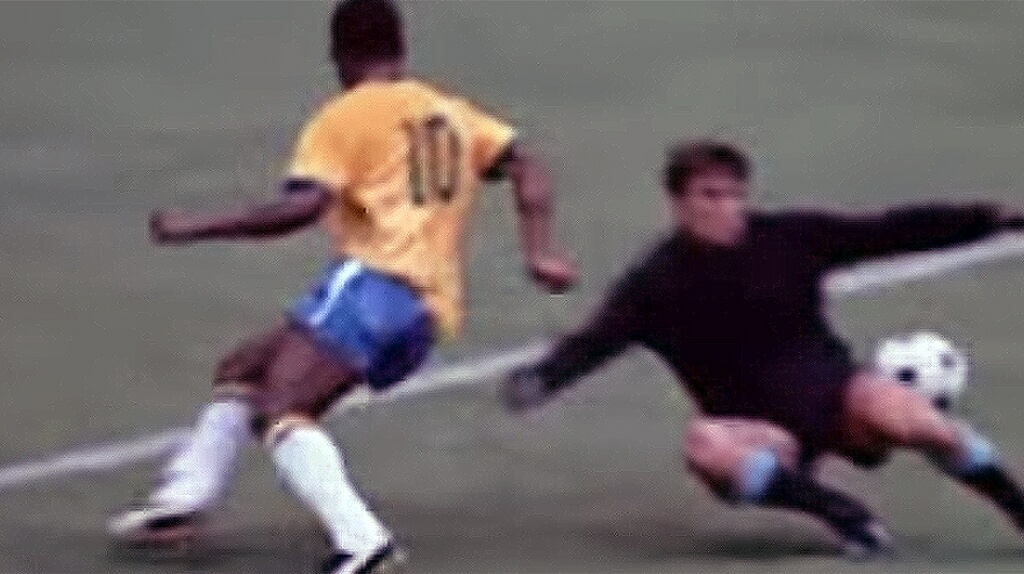 Pelé haciendo una de las mejores jugadas de la historia del fútbol.