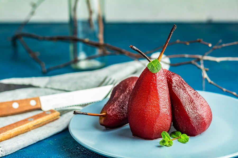 Peras al vino, un buen postre para enfermos en diálisis.